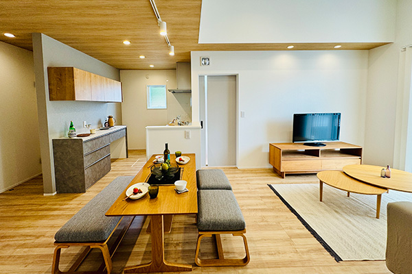 【伊勢崎市小泉町／平屋＆2階建建売】スマークまで車で10分！フレキシブルな間取り！平屋暮らし可能な3LDK＋SS（2階建）＆コンパクトと機能性を重視した2LDK＋ SS（平屋）、どちらもZEH水準住宅40万円適応対応住宅（家族条件有り）建売住宅販売会開催