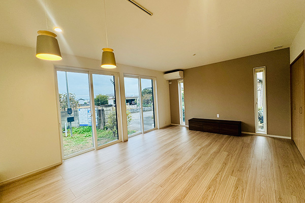 【伊勢崎市市場町】第12弾！今も将来も快適♪ライフステージに合わせた計画設計！土間収納、のびのび過ごせるLDK、マルチに使えるタタミコーナー、落ち着きのあるグレージュコーデのキッチンも◎快適と心地よさを両立した長く愛せる間取り♪U様邸完成現場見学会開催